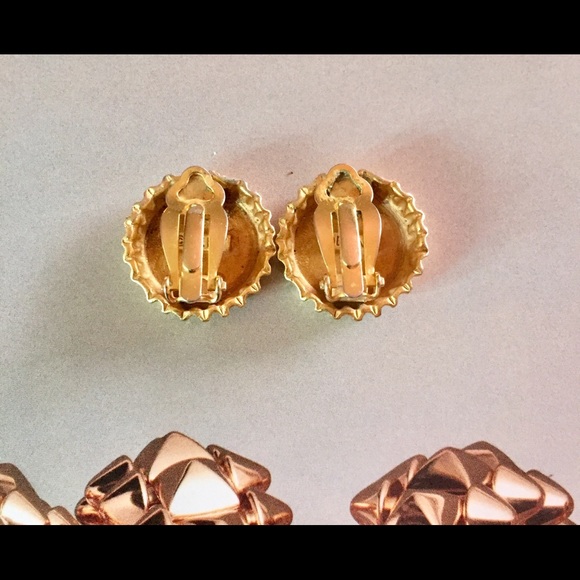 1980s Donna Karan Bottle Cap Clip on Earrings - Picture 2 of 3